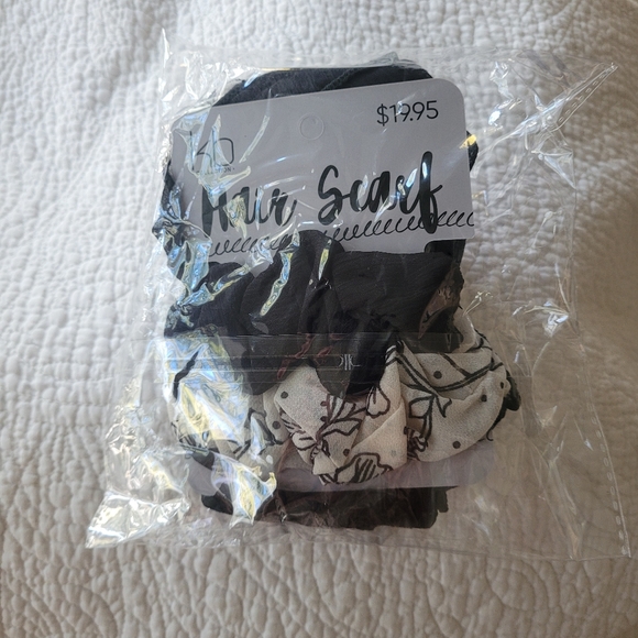 *FREE* New Kenneth Bernard Collection Hair Scarf - Black & White - Picture 3 of 5